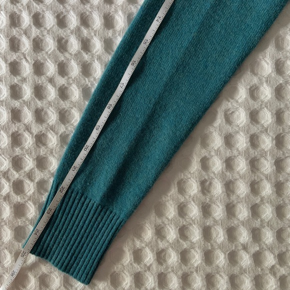 AQUA from Bloomingdale’s Cashmere Sweater Teal Long Sleeve V Neck S - Picture 9 of 12